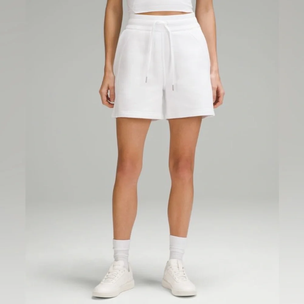 NWT Lululemon Scuba‎ High-Rise Short 5